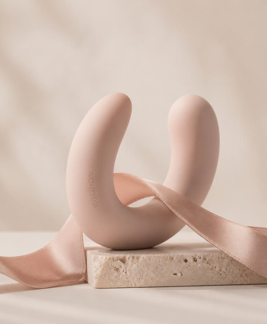 Objet de plaisir minimaliste sur fond sable